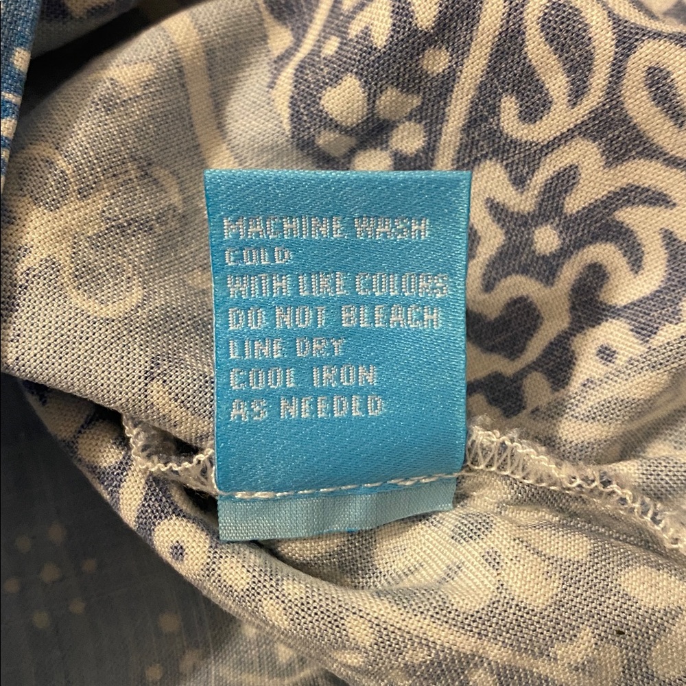 J.McLaughlin tunic blouse featuring a blue patchwork bandanna design - Picture 9 of 9